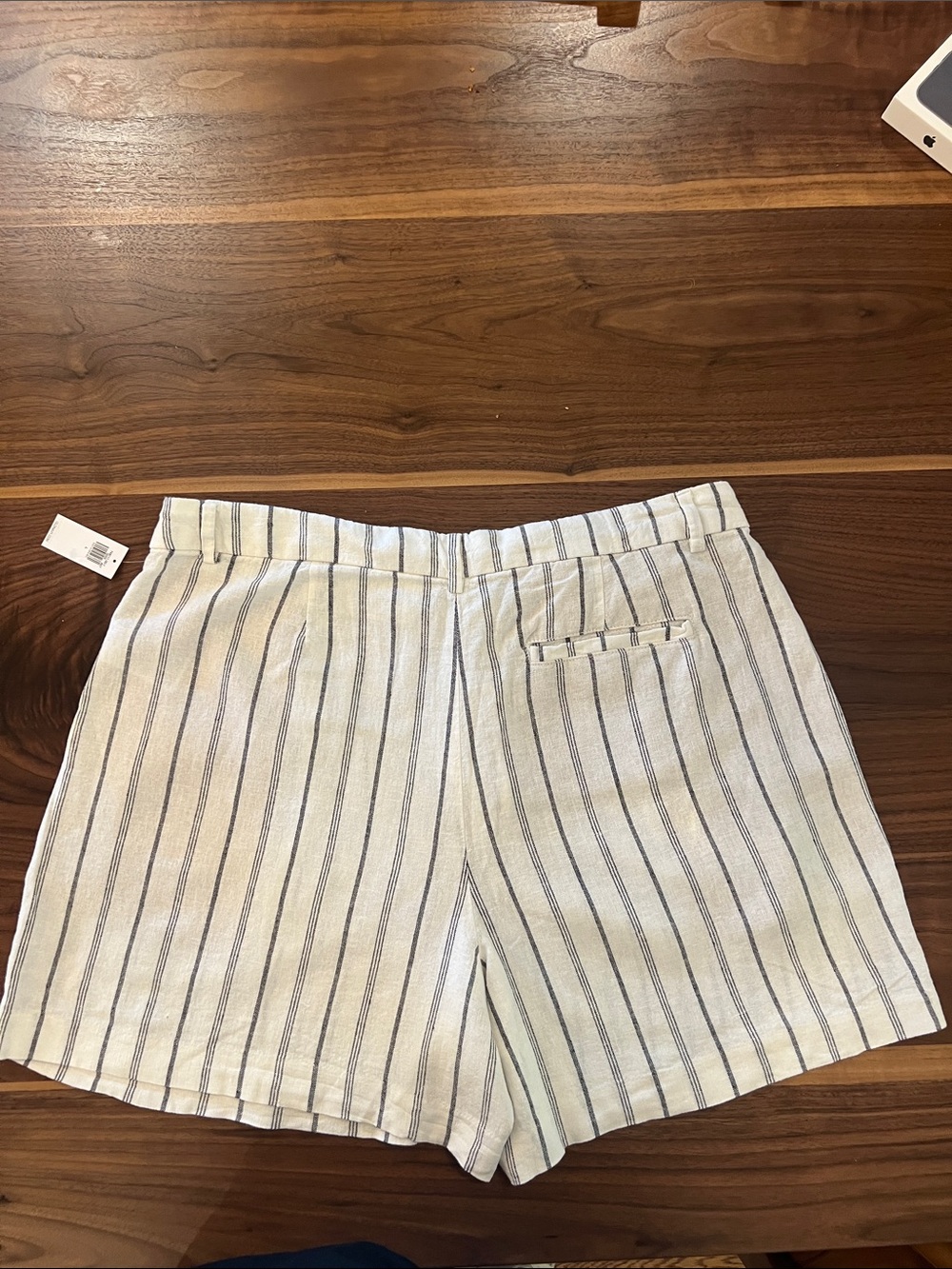 Old Navy White Linen High-Waist Shorts with Black Stripes - Picture 4 of 5